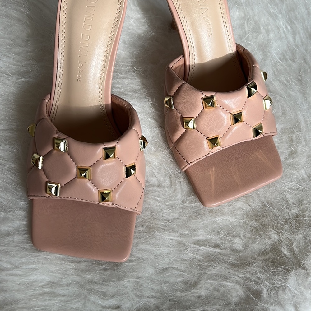 NWT ✨Nude Rockstud square toe heels - Picture 4 of 7